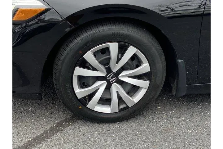 $21995 : Honda Civic 2025 LX 4dr Seda image 8