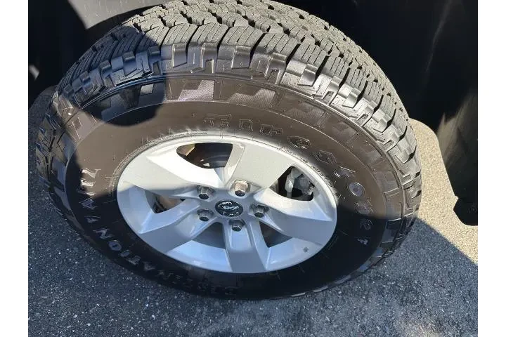 $26995 : Ram 1500 Classic 2021 4x4 SL image 2