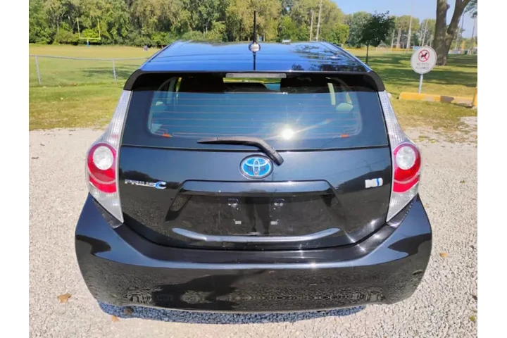 $7995 : 2014 Prius c Three image 6