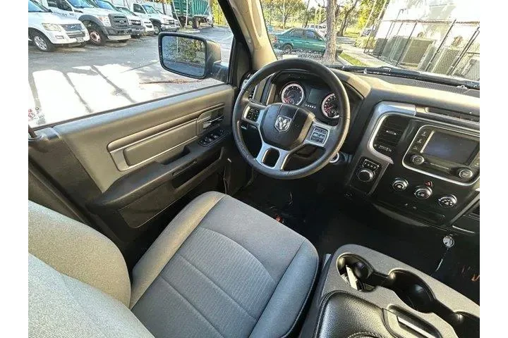 $25024 : Ram 1500 Classic 2024 4x2 SL image 9