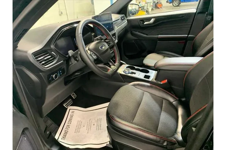 $25988 : Ford Escape 2023 AWD ST-Line image 8
