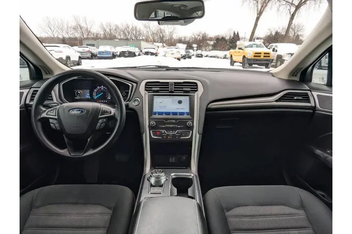 $15982 : 2020 Fusion SE image 3