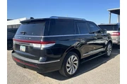 $17995 : Lincoln Navigator 2022 4x2 R thumbnail