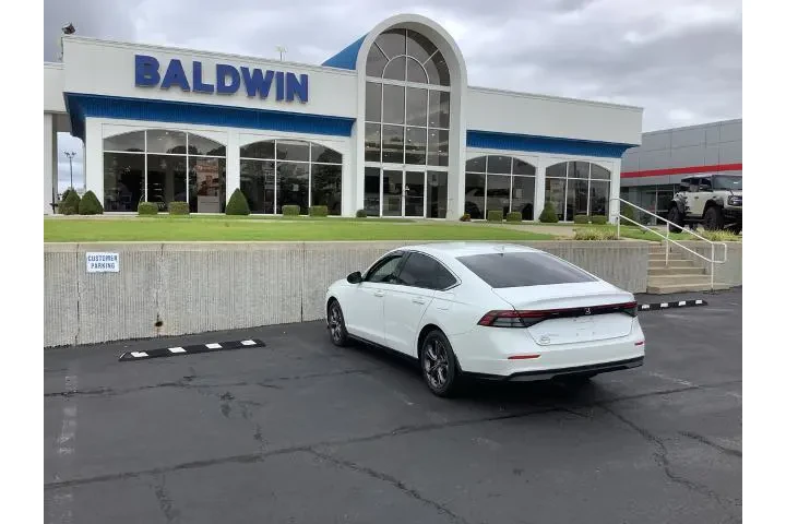 $32950 : Honda Accord 2023 EX 4dr Sed image 5