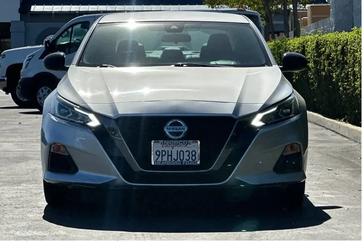 $17998 : Nissan Altima 2020 2.5 SR 4d image 9