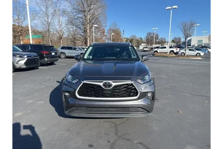 $37831 : Toyota Highlander 2024 image 2