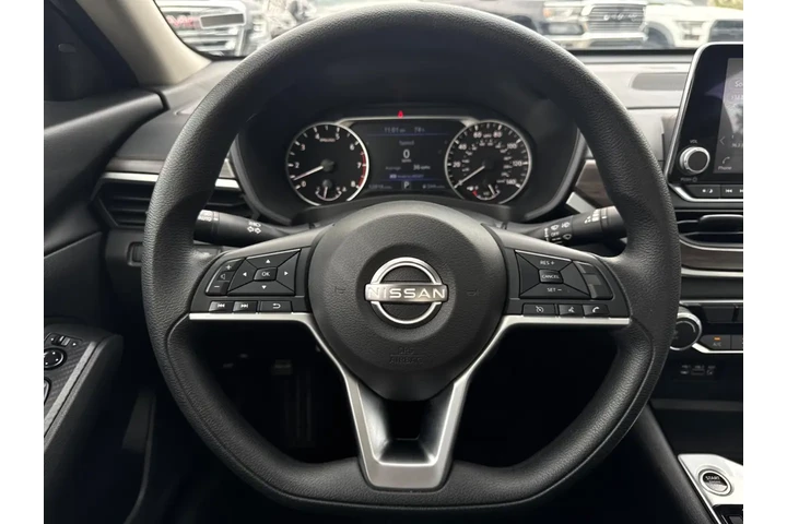 2024 Altima 2.5 SV image 7