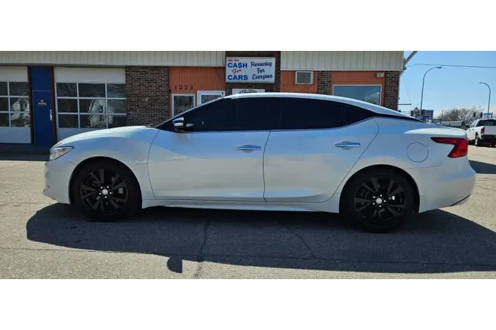 $15490 : 2018 Maxima Platinum image 2