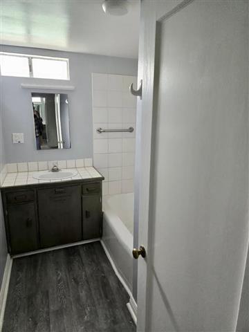 $1100 : Fontana 2 Bed - 1 Bathroom image 5