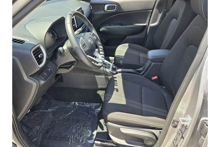 $20544 : Hyundai VENUE 2025 SEL 4dr C image 10