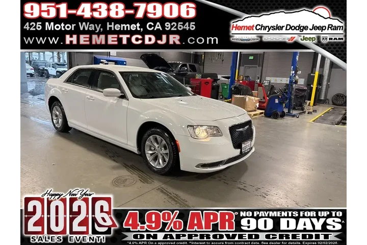 $28998 : Chrysler 300 2023 Touring 4d image 1
