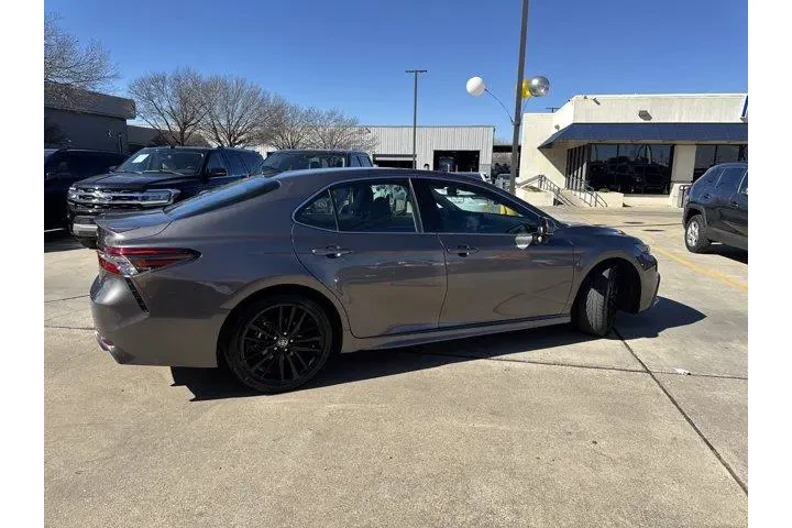 $31642 : Toyota Camry Hybrid 2023 XSE image 3