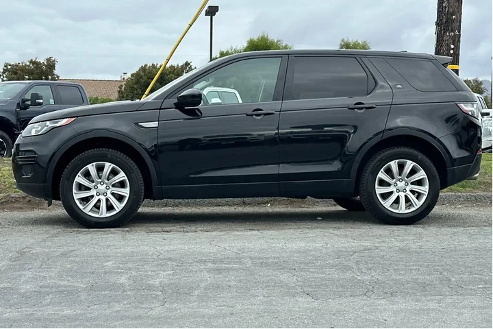 Land Rover Discovery Sport 2 image 2