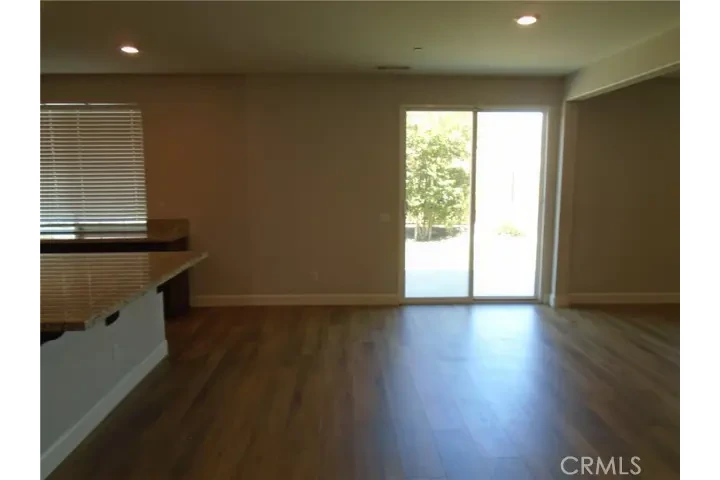 $2550 : CASA CON PATIO AMPLIO image 2