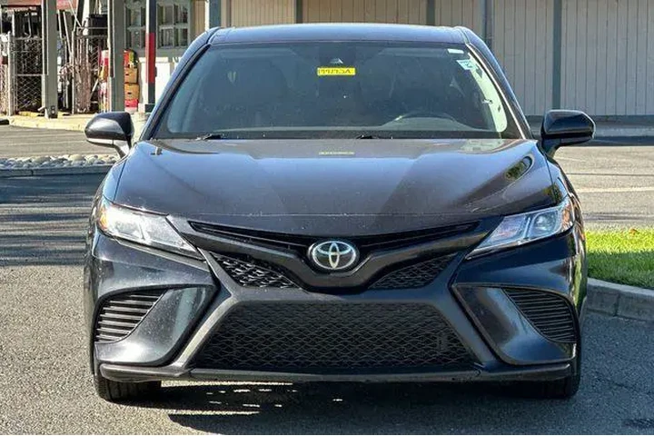 $17726 : Toyota Camry 2020 SE Nightsh image 6
