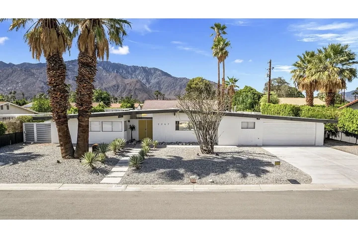 $1050 : 2-bed available for rent image 1