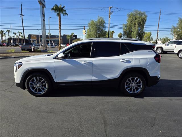 $24042 : Pre-Owned 2022 Terrain SLT image 3