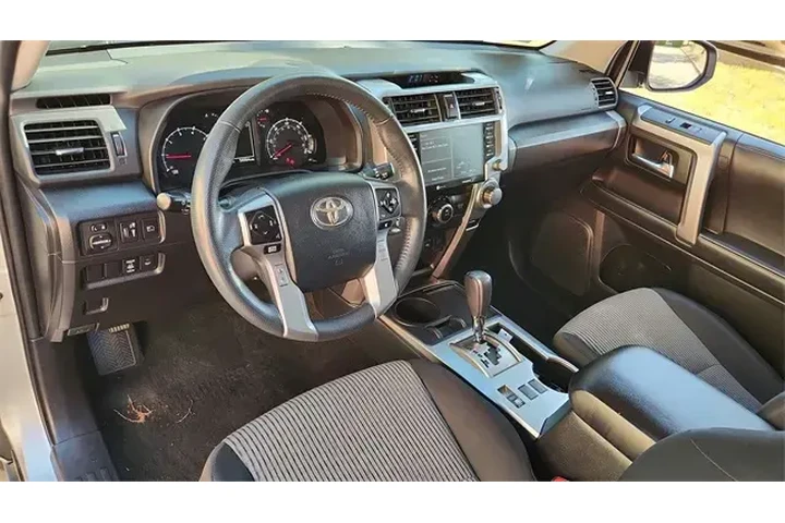 $32079 : Toyota 4Runner 2023 4x2 SR5 image 9