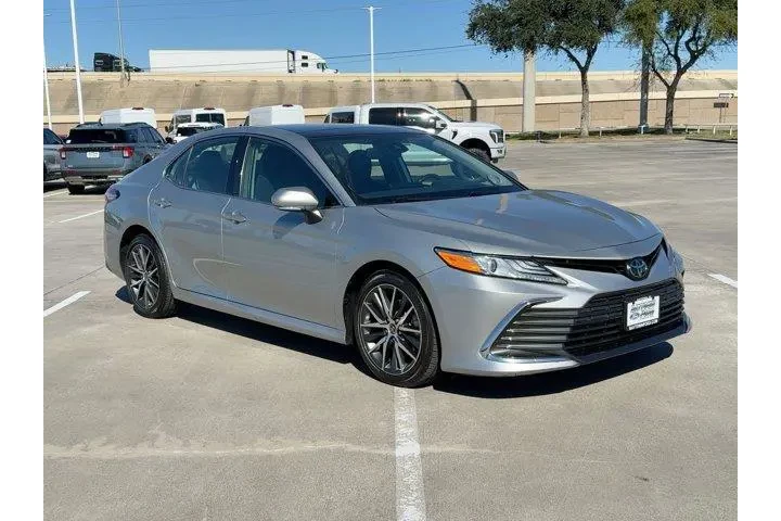 $29898 : Toyota Camry 2023 XLE V6 4dr image 7