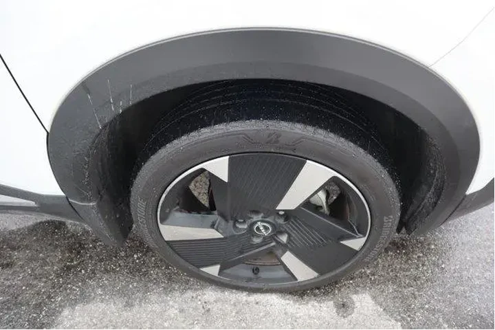 $21246 : Nissan Kicks 2025 AWD SR 4dr image 9