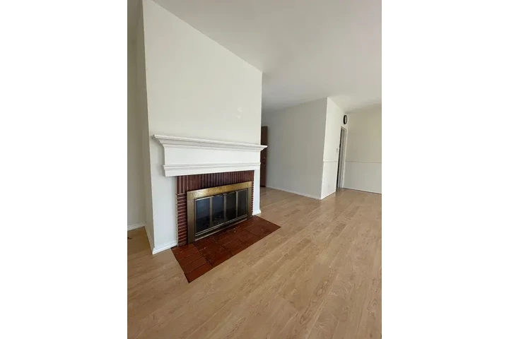 $1400 : Norwalk - Single Family Home image 4