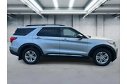 $24355 : Ford Explorer 2022 AWD XLT 4 thumbnail