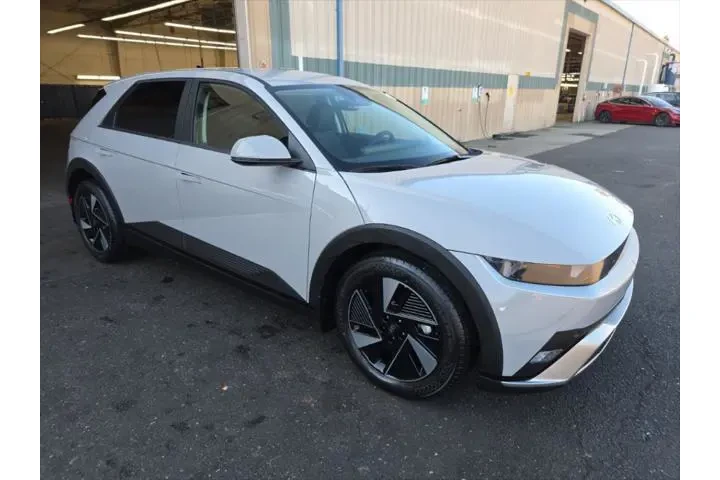 $38139 : Hyundai IONIQ 5 2026 SEL 4dr image 3