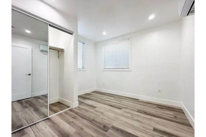 $2000 : 2 bed 1 bath available image 3