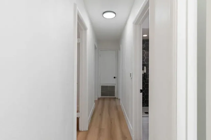 $2500 : Beautiful 3Bed /2Bath in LA image 4