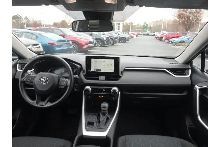 $30608 : Toyota RAV4 2024 AWD XLE 4dr image 9