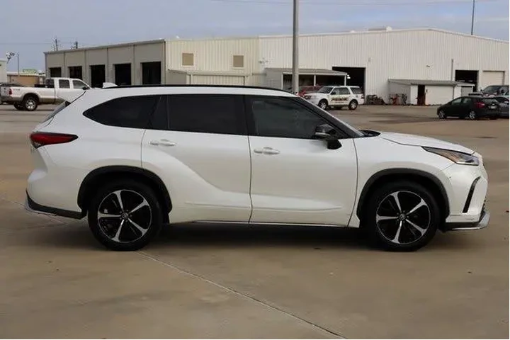 $27811 : Toyota Highlander 2021 XSE 4 image 4