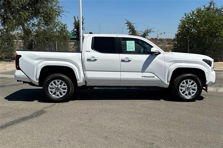 $41400 : Tacoma SR5 image 3