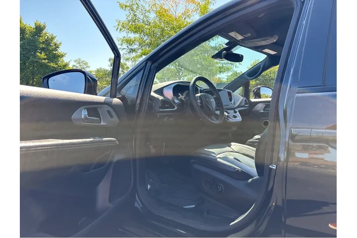 $30000 : 2022 Pacifica Touring L image 2