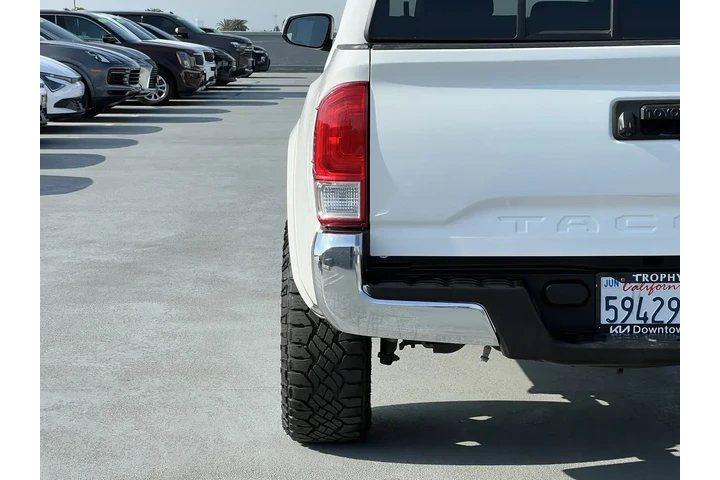 $25488 : Toyota Tacoma 2017 4x2 SR5 4 image 5