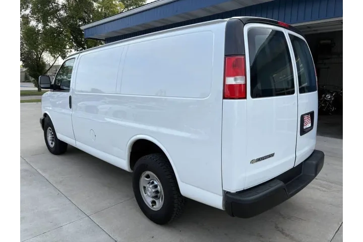 $18990 : 2017 Express 2500 image 9