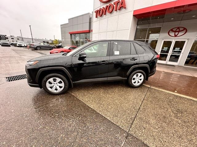 $32588 : 2024 RAV4 LE image 2