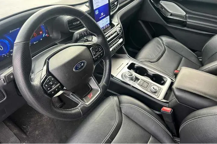 $38686 : Ford Explorer 2022 AWD ST 4d image 4