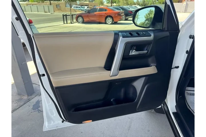 2016 4Runner SR5 4WD image 10