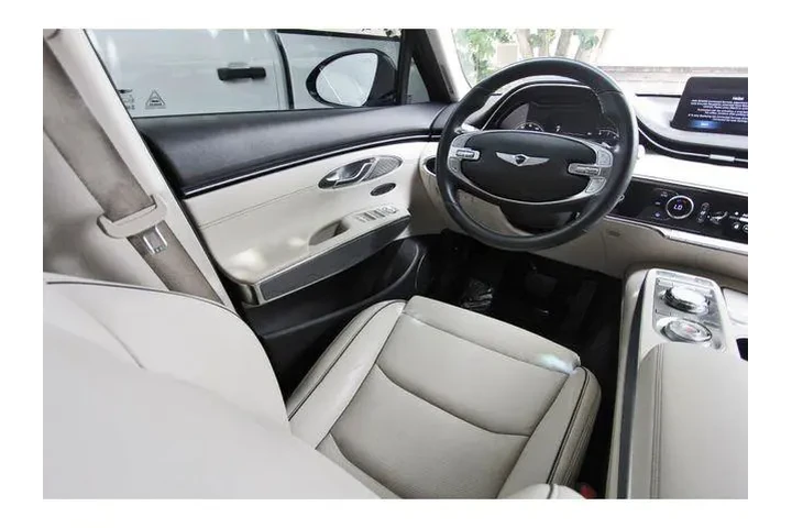 $33792 : Genesis GV70 2023 AWD 2.5T S image 7