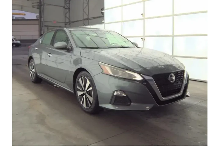 $16593 : Nissan Altima 2021 2.5 SV 4d image 3