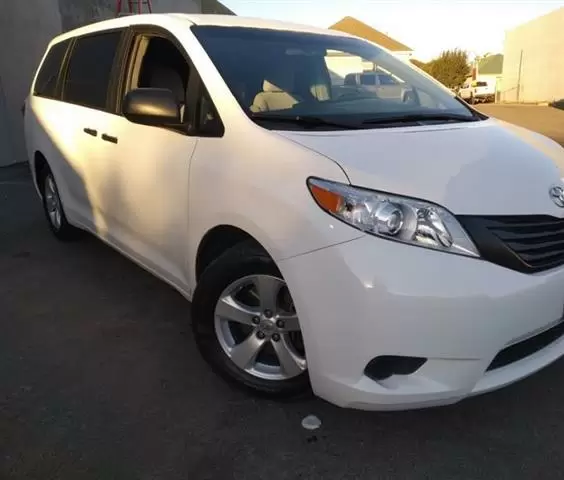 $13000 : 2017 Toyota Sienna L Minivan image 3