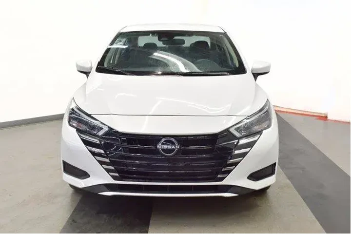 $16994 : Nissan Versa 2025 SV 4dr Sed image 6