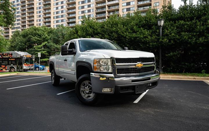 $15000 : 2010 CHEVROLET SILVERADO 2500 image 2