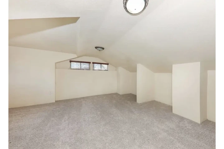 $1895 : Nice 3BD Unit Available Now image 8