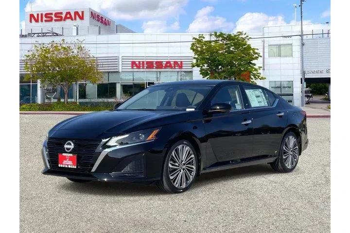 $32940 : Nissan Altima 2025 2.5 SL 4d image 1
