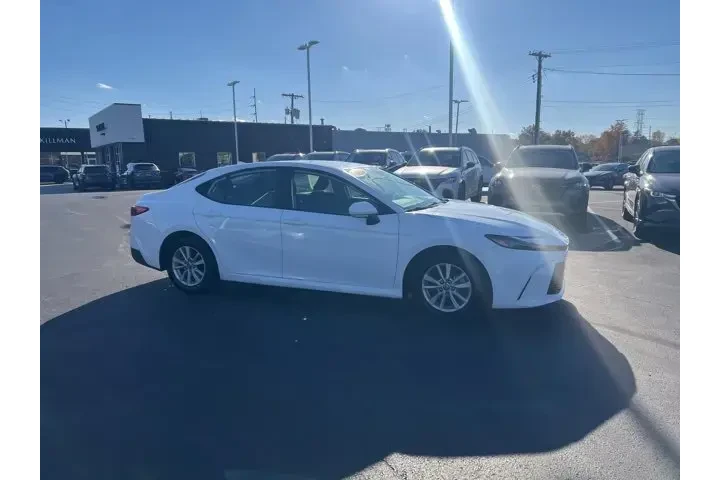 $25980 : Toyota Camry 2025 LE 4dr Sed image 3