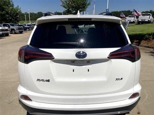 $22890 : 2018 RAV4 XLE FWD image 8