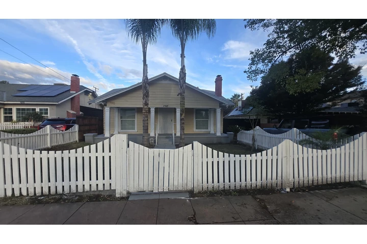 $3100 : Casa Recién Remodelada RENTA image 1