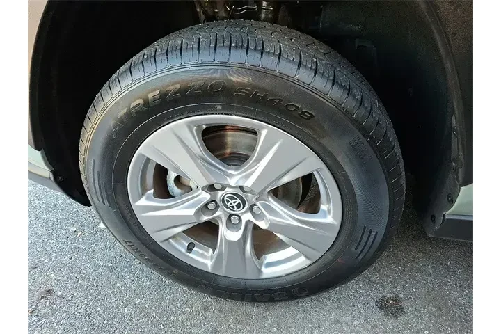 $27595 : Toyota RAV4 2023 XLE 4dr SUV image 4