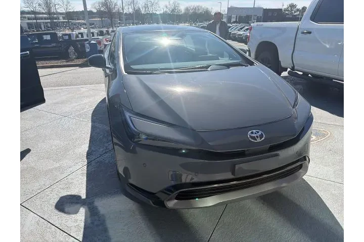 $29998 : Toyota Prius 2024 LE 4dr Hat image 4